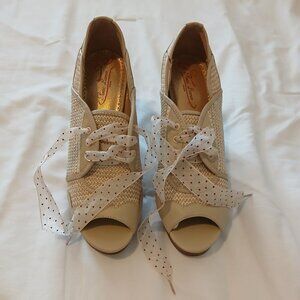 Poetic License Stuck On You Whimsical Peep Toe Platform Lace Up Heels Size 10